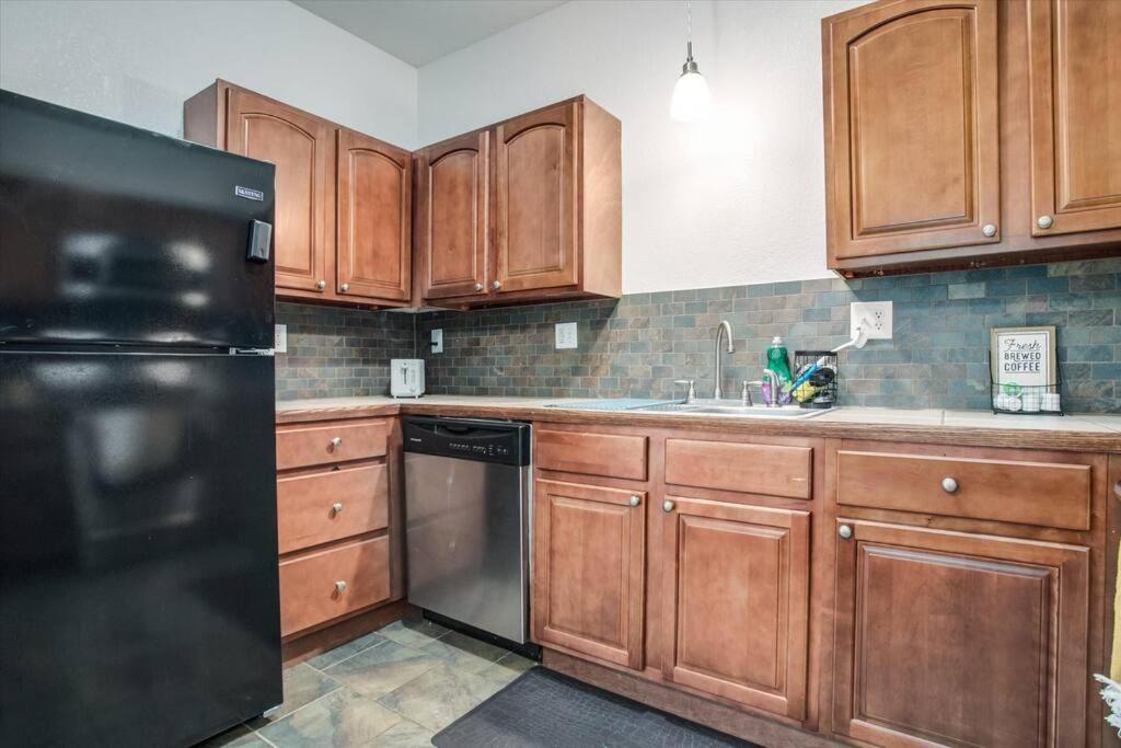 Oasis Midtown Kc- 2 Bedroom Apt Канзас-Сити Экстерьер фото